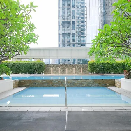Spacious 2Br In High Street Bgc! Pool & Netflix!