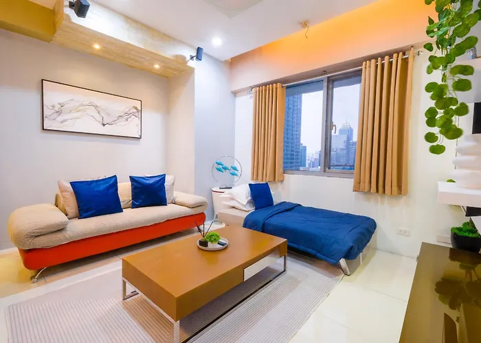 Apartahotel Spacious 2br In High Street Bgc! Pool & Netflix! 4*