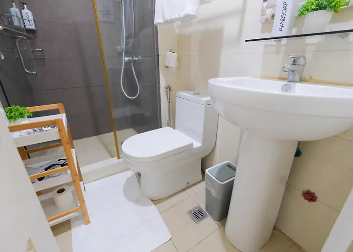 Apartahotel Spacious 2br In High Street Bgc! Pool & Netflix!