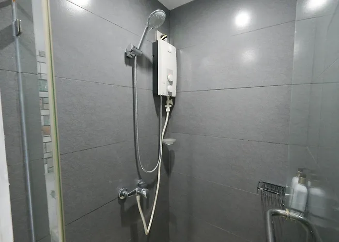 Spacious 2br In High Street Bgc! Pool & Netflix! Manila