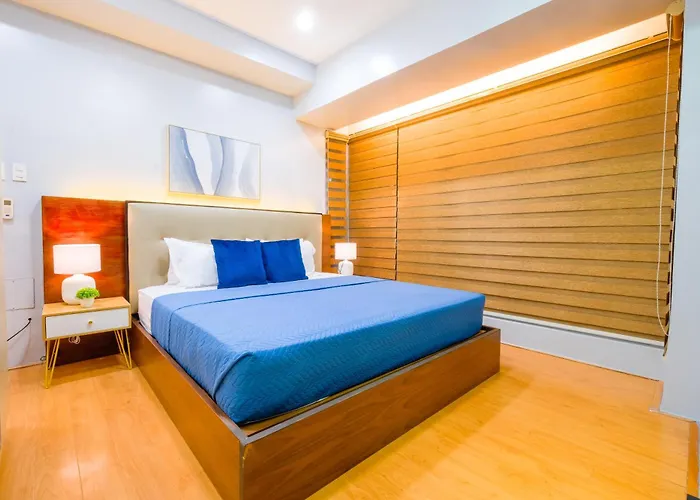 Spacious 2br In High Street Bgc! Pool & Netflix!