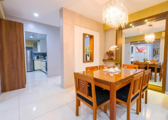 Spacious 2br In High Street Bgc! Pool & Netflix! Apartahotel