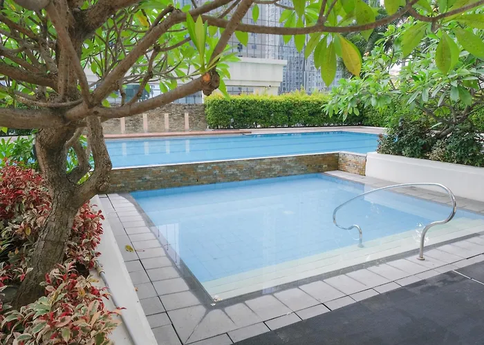 Spacious 2br In High Street Bgc! Pool & Netflix! Apartahotel