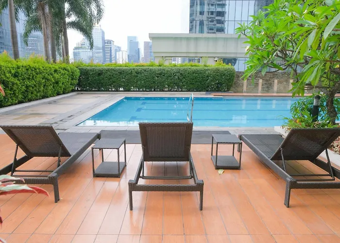 Apartahotel Spacious 2br In High Street Bgc! Pool & Netflix! Manila