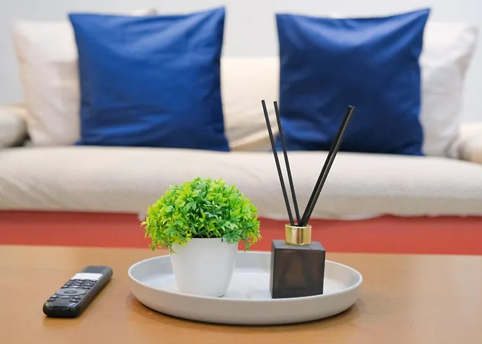 Spacious 2br In High Street Bgc! Pool & Netflix! Manila