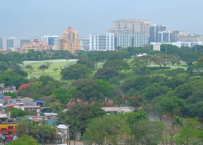 Apartahotel Spacious 2br In High Street Bgc! Pool & Netflix!