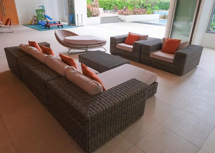 Apartahotel Spacious 2br In High Street Bgc! Pool & Netflix!