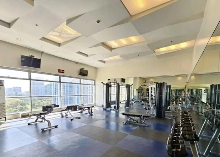 Spacious 2br In High Street Bgc! Pool & Netflix! Apartahotel 4*