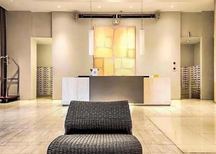 Apartahotel Spacious 2br In High Street Bgc! Pool & Netflix!